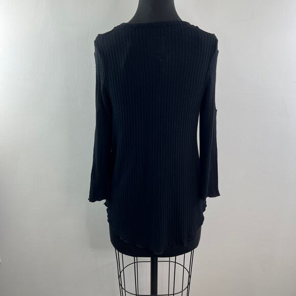ChaSer True Black Top Henley Neck 3/4 Sleeve Double Cold Shoulder Sz Medium NEW - Picture 9 of 11